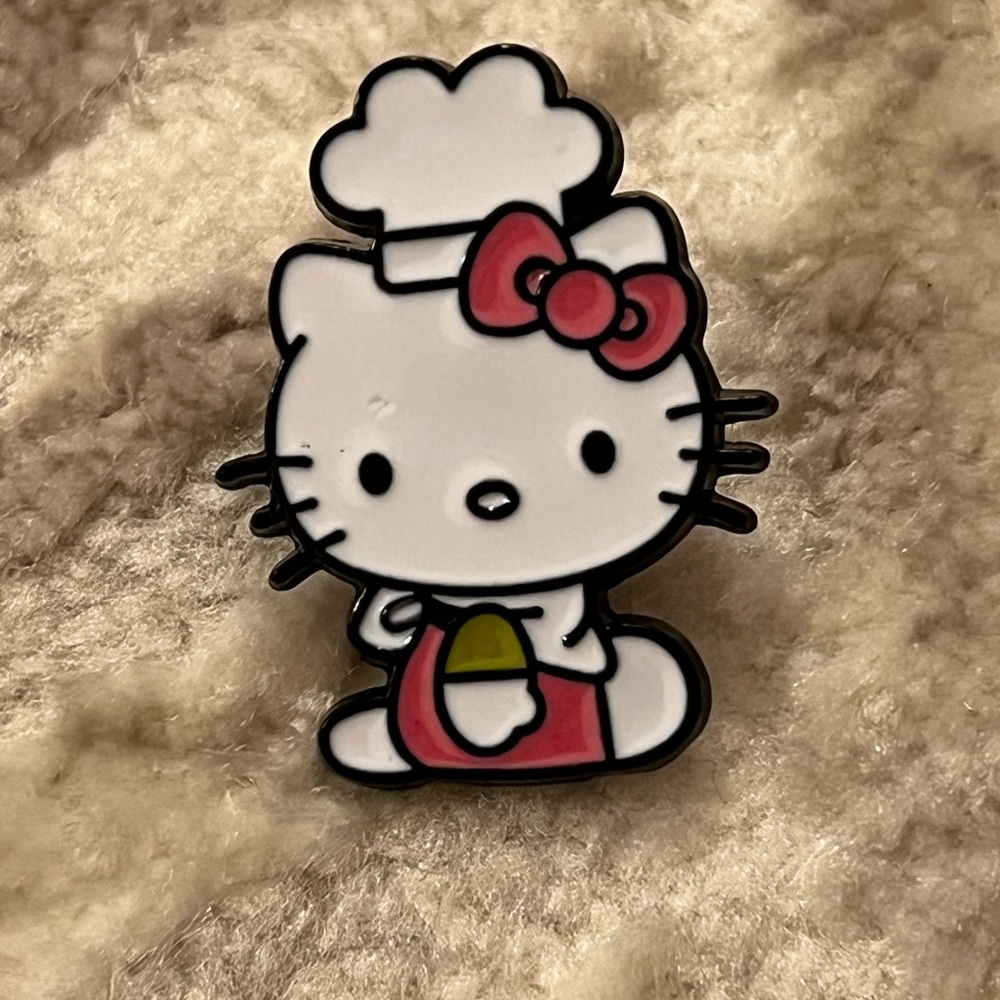 NEW Hello Kitty with Chef Hat Pin